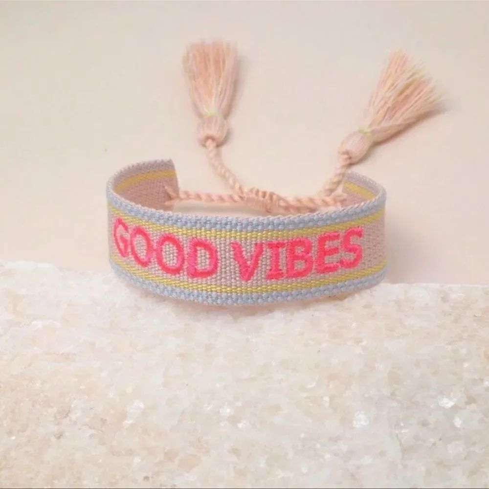 1pc Embroidered Bohemian Friendship Bracelet With Handmade Weave, Retro Tassel